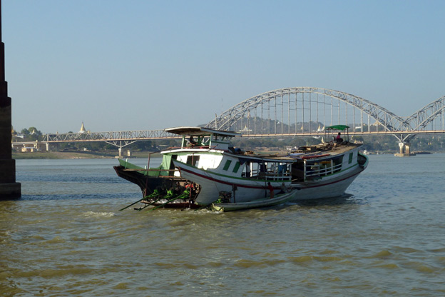 burma-2011-paa-vej-til-mandalay-ad-irrawadyfloden.jpg